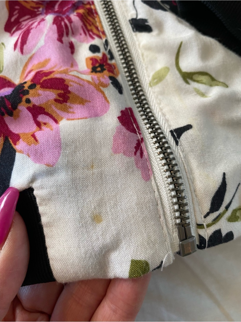 New Look White Floral Bomber Jacket with Black Trim and Pink Accents - Picture 4 of 11